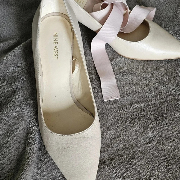 Nine West Arlene Pump  Heels Ribbon Leather Ivory Nude Size 8.5 - Picture 3 of 7